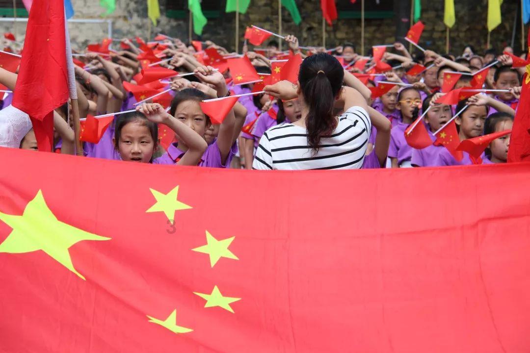 打篮球别人踩到我的脚，算犯规吗?游戏画面